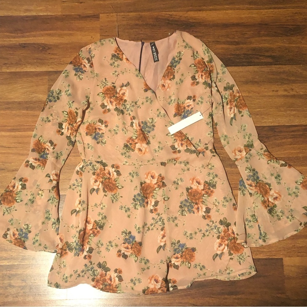 Design Lab Lord & Taylor floral print romper! NWT.